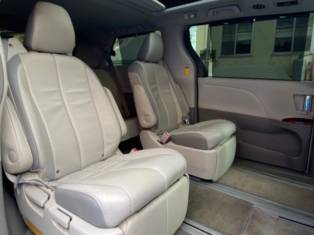 Toyota SIENNA 2021-07 6982-13