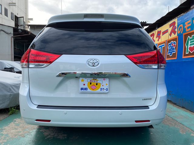 Toyota SIENNA 2021-07 6982-26