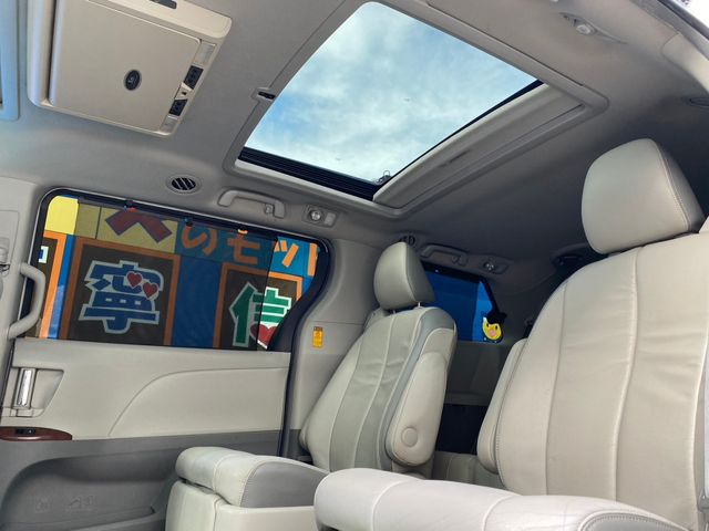Toyota SIENNA 2021-07 6982-12