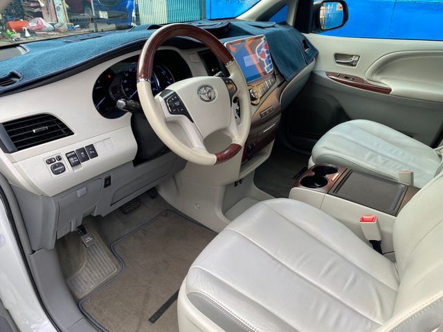 Toyota SIENNA 2021-07 6982-6