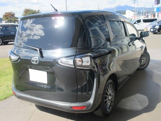 Toyota SIENTA 2022-05 15365-1