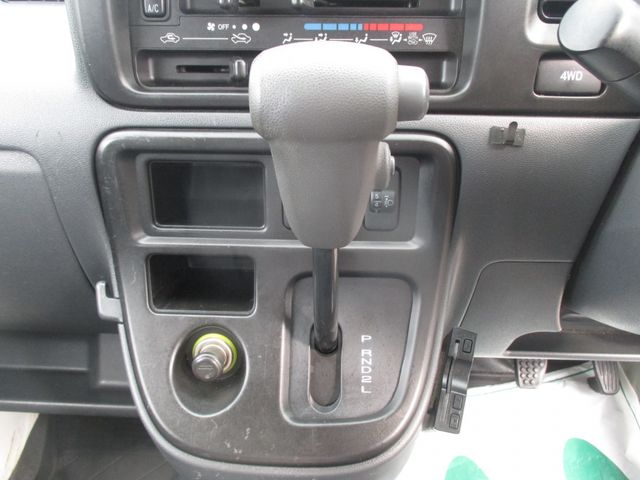 Daihatsu HIJET CARGO 2015-08 23555-22