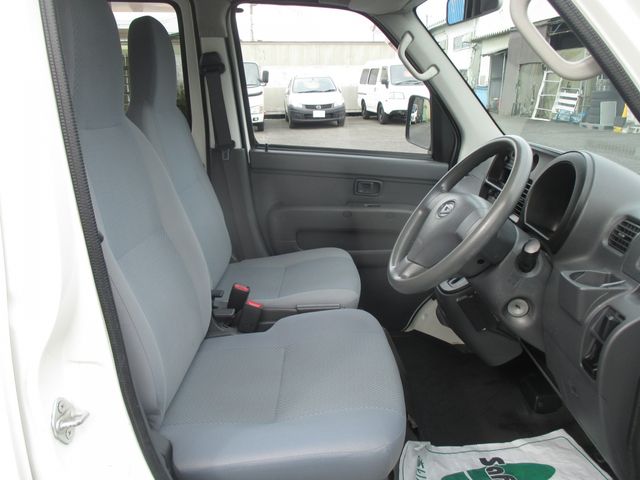 Daihatsu HIJET CARGO 2015-08 23555-13