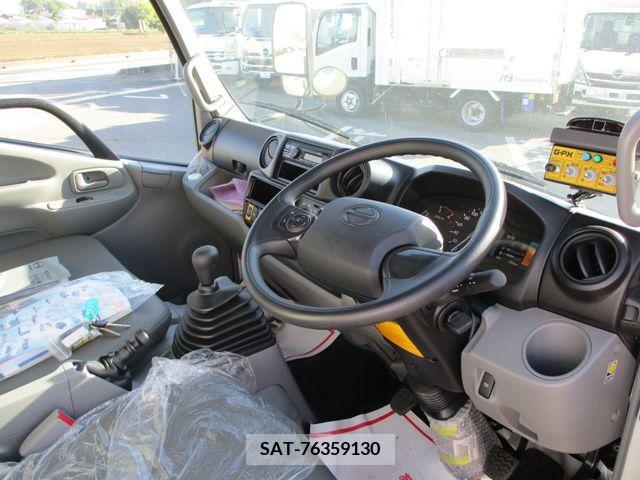 Hino DUTRO 2023-10 296677-6