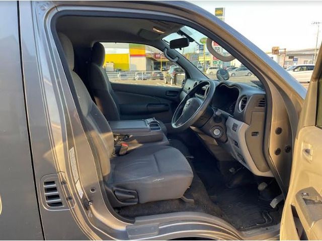 Nissan NV350 Caravan 2014-06 19060-10