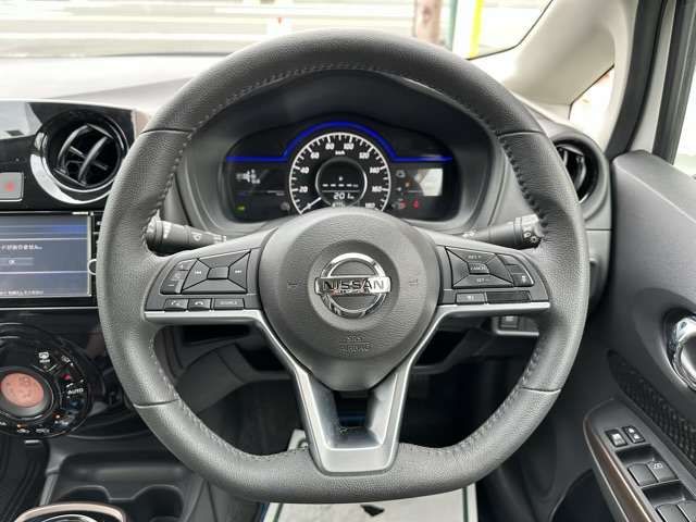 Nissan NOTE 2018-01 11058-7