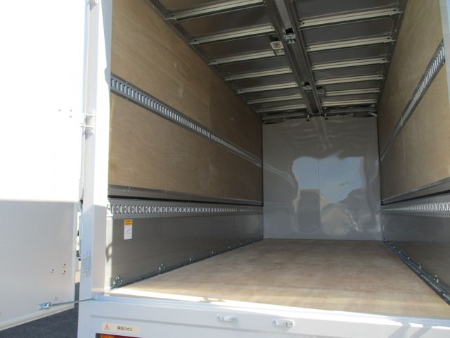 Mitsubishi CANTER 2023-10 13640-6