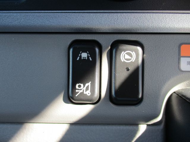 Mitsubishi CANTER 2023-10 13640-15
