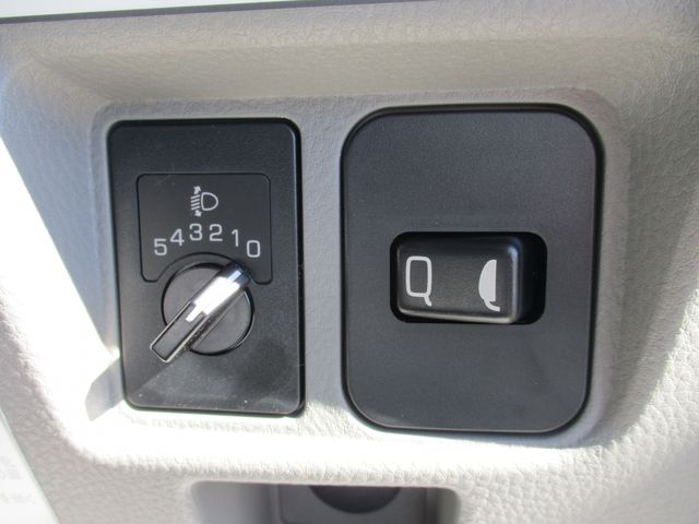 Mitsubishi CANTER 2023-10 13640-19