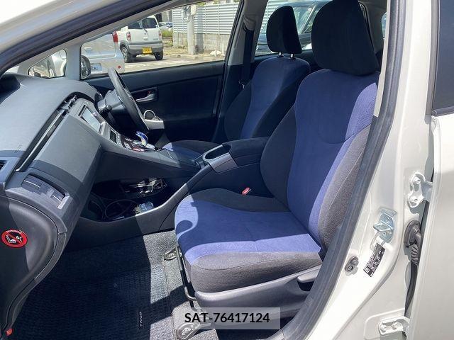 Toyota PRIUS 2014-02 281781-12