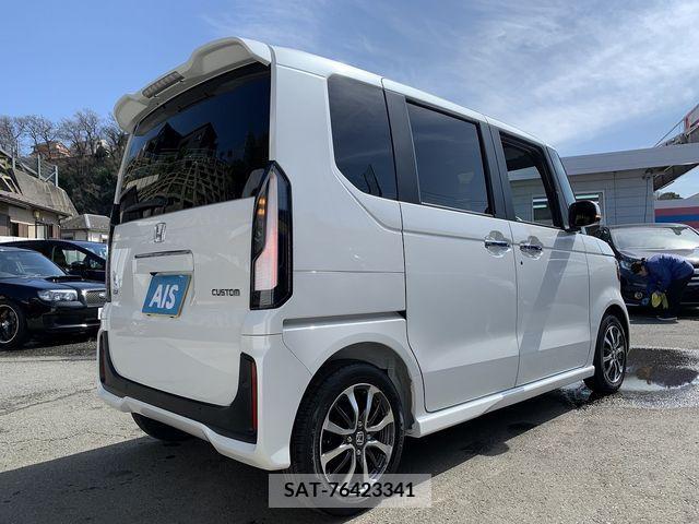 Honda N BOX CUSTOM 2023-10 220239-1