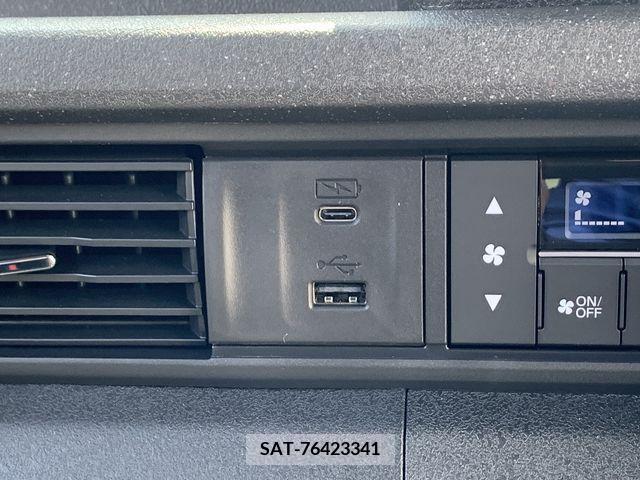 Honda N BOX CUSTOM 2023-10 220239-27
