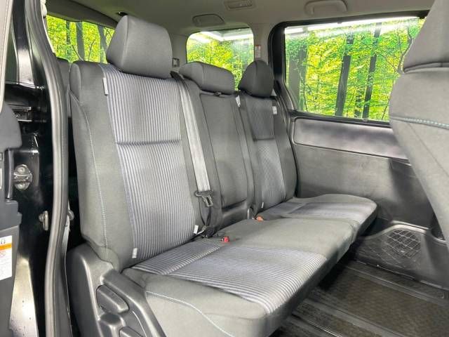 Toyota VOXY 2016-12 196585-8