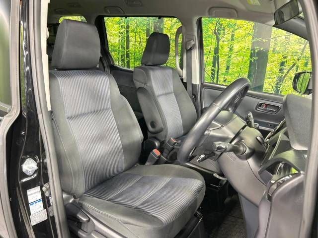 Toyota VOXY 2016-12 196585-7
