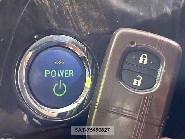 Toyota PRIUS 2012-11 328458-4