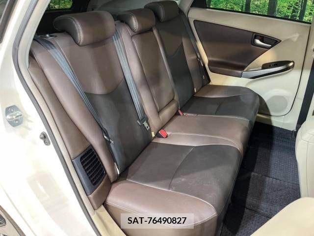 Toyota PRIUS 2012-11 328458-9