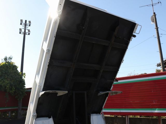 Isuzu ELF TRUCK 2018-11 26722-18