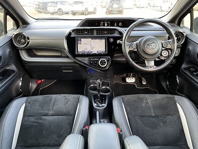 Toyota AQUA 2018-02 187312-1