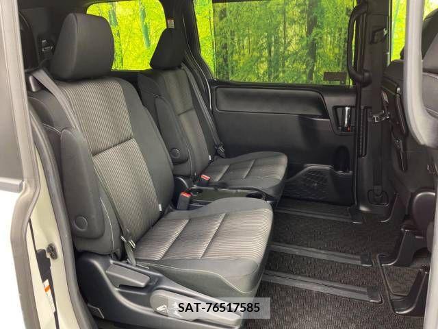 Toyota VOXY 2019-09 219533-9