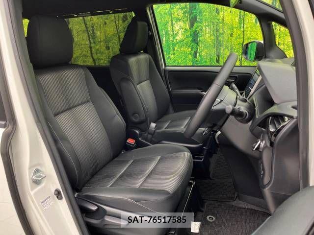Toyota VOXY 2019-09 219533-8