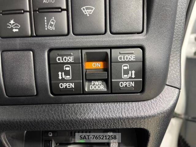Toyota VOXY 2020-12 337569-6