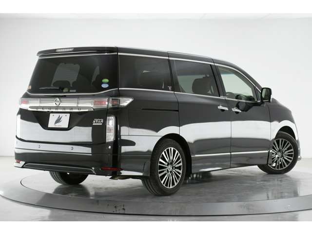 Nissan ELGRAND 2018-05 195157-1