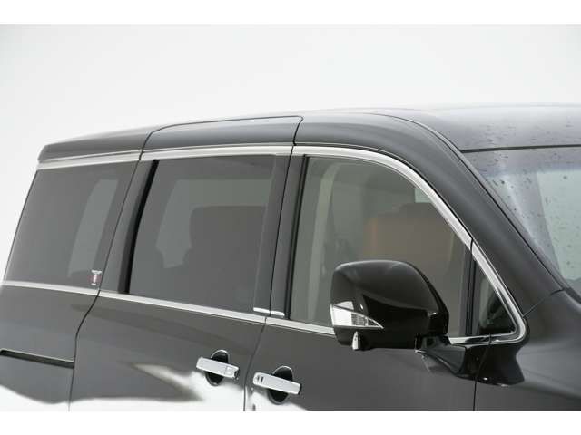 Nissan ELGRAND 2018-05 195157-3