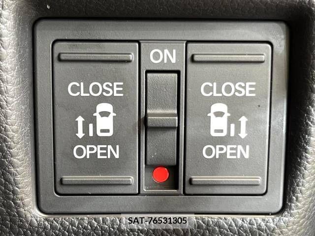 Honda N BOX CUSTOM 2018-05 212323-2