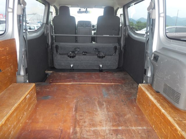 Nissan NV350 Caravan 2017-04 8535-8