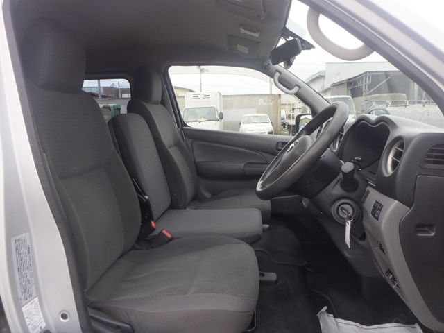 Nissan NV350 Caravan 2017-04 8535-11