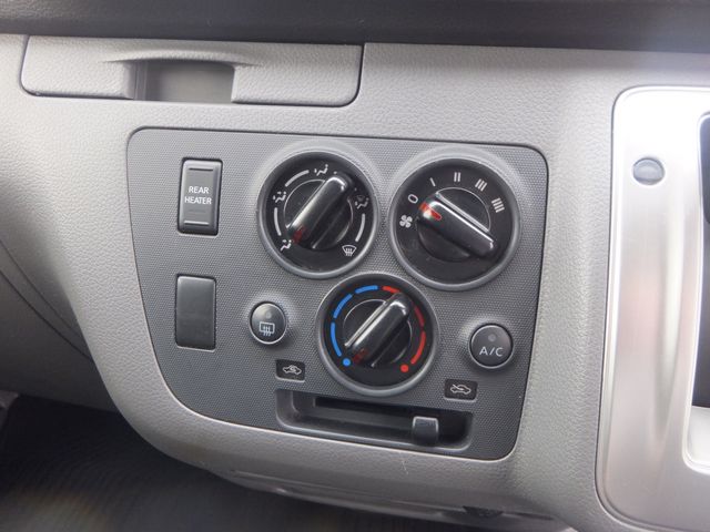 Nissan NV350 Caravan 2017-04 8535-21