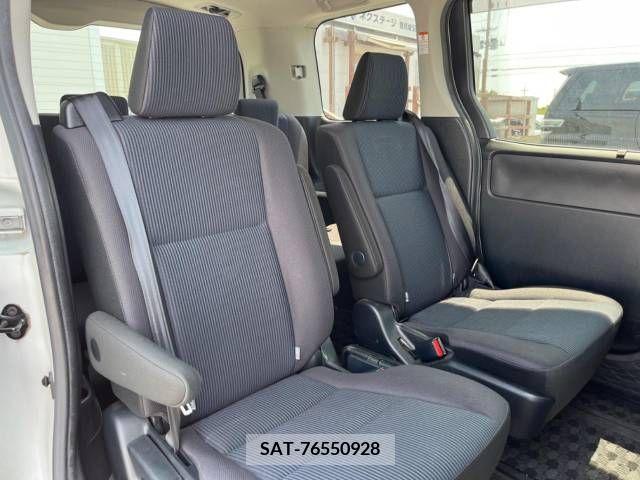 Toyota VOXY 2018-10 250403-12