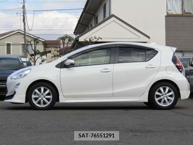 Toyota AQUA 2015-03 210481-4