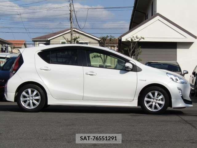 Toyota AQUA 2015-03 210481-3