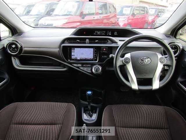Toyota AQUA 2015-03 210481-16