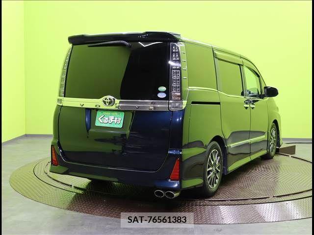 Toyota VOXY 2017-01 221976-1