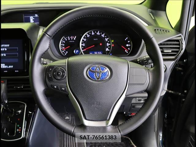 Toyota VOXY 2017-01 221976-8