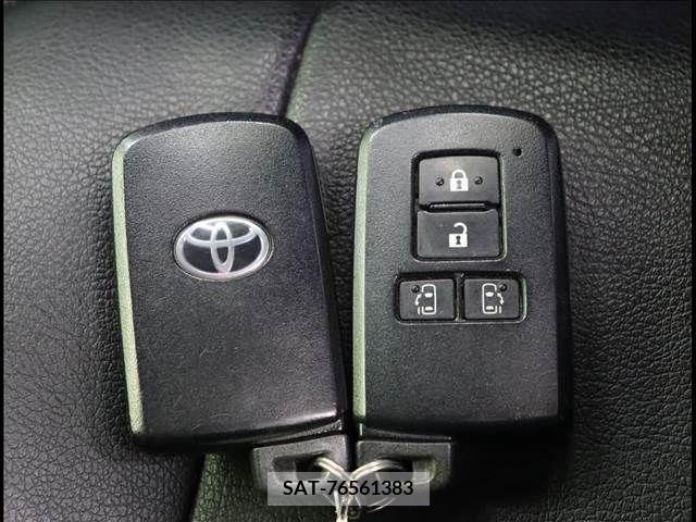 Toyota VOXY 2017-01 221976-13