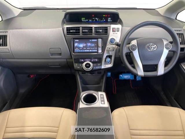 Toyota PRIUS ALPHA 2011-12 366755-1