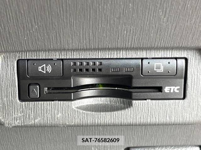 Toyota PRIUS ALPHA 2011-12 366755-7