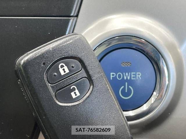 Toyota PRIUS ALPHA 2011-12 366755-5