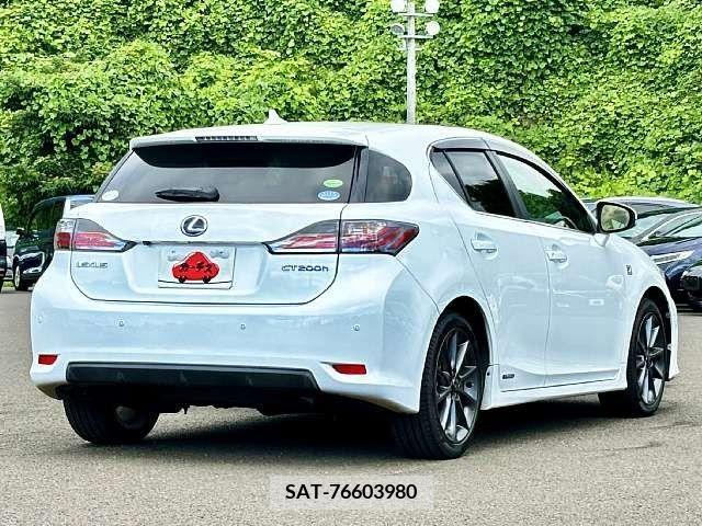 Lexus CT 2012-08 387994-2
