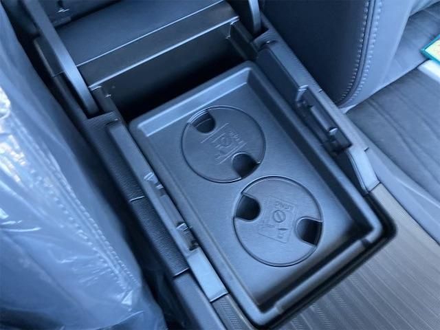 Toyota HARRIER HYBRID 2023-09 18522-18