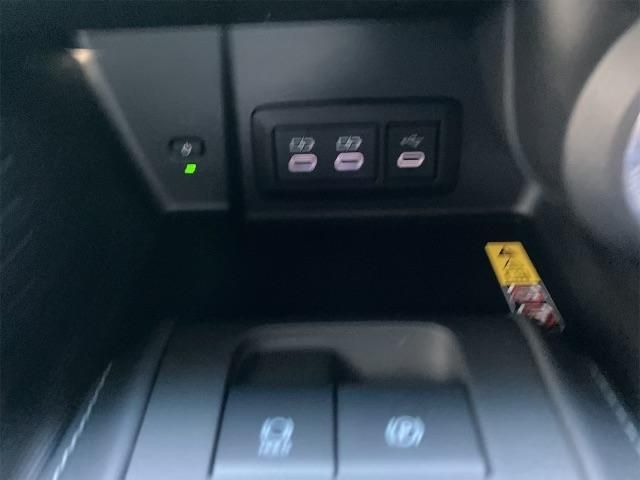 Toyota HARRIER HYBRID 2023-09 18522-14