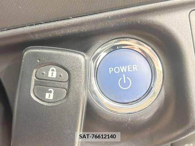 Toyota AQUA 2013-08 339644-6