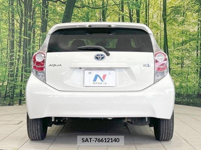 Toyota AQUA 2013-08 339644-15
