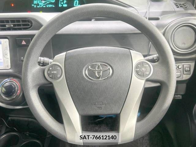 Toyota AQUA 2013-08 339644-11