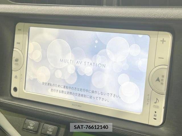 Toyota AQUA 2013-08 339644-2
