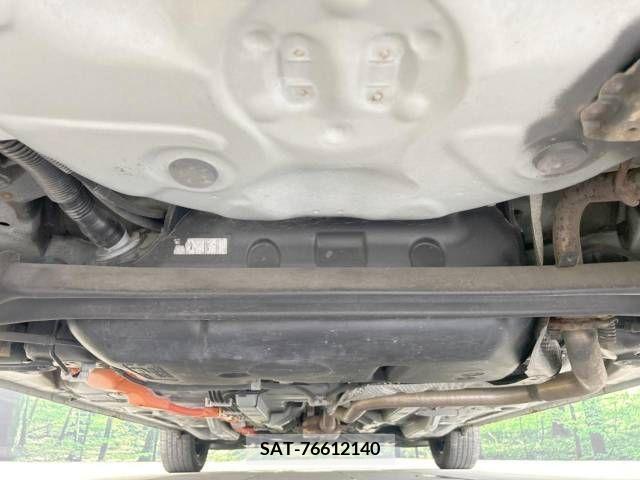 Toyota AQUA 2013-08 339644-19