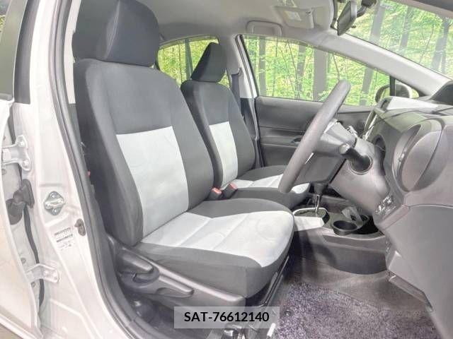 Toyota AQUA 2013-08 339644-8